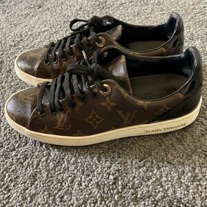 100% Authentic Louis Vuitton Frontrow Sneakers size 6